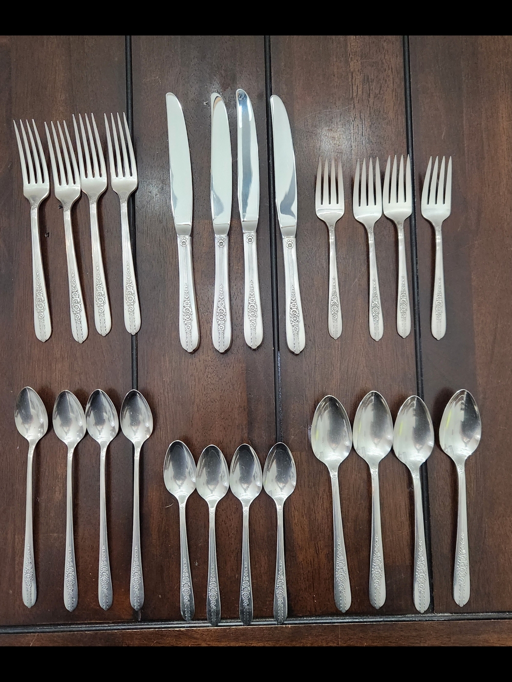 The Oneida Nobility Plate ROYAL ROSE 4 Place Setting (24 Pieces Total)